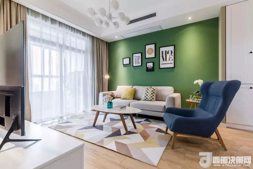 沙發(fā)背景墻選對(duì)裝飾畫(huà)，才能美了整個(gè)客廳空間！