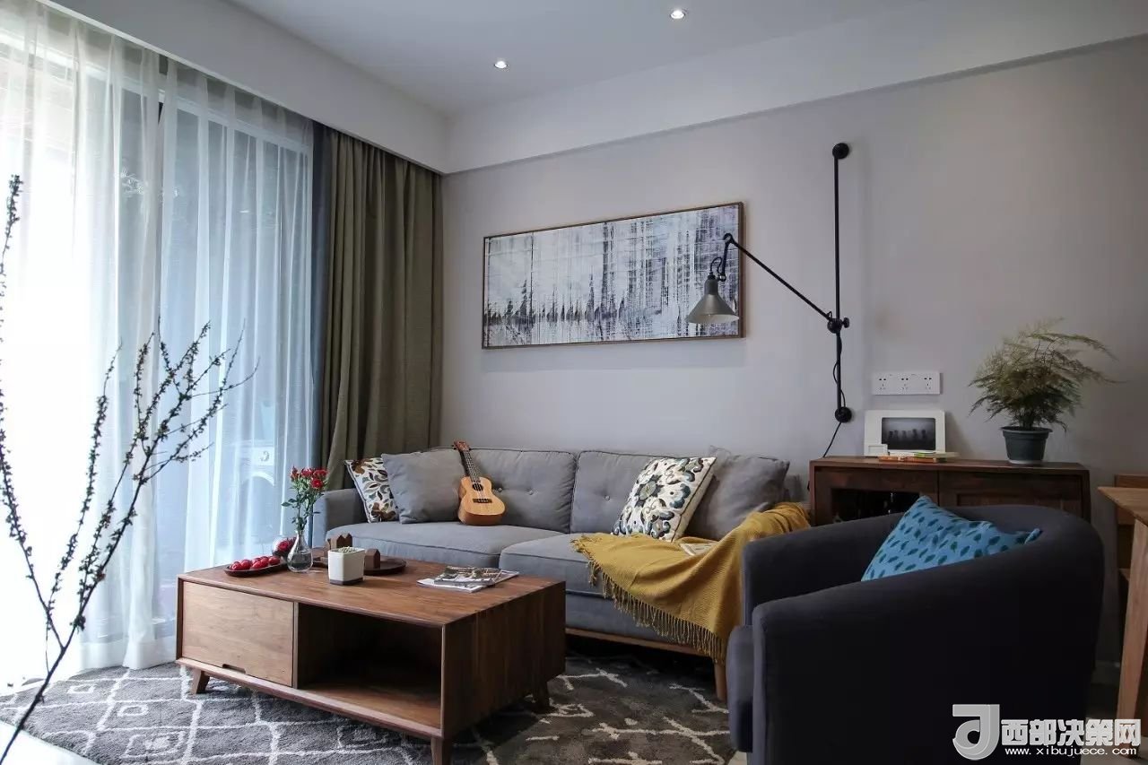 沙發(fā)背景墻選對(duì)裝飾畫(huà)，才能美了整個(gè)客廳空間！