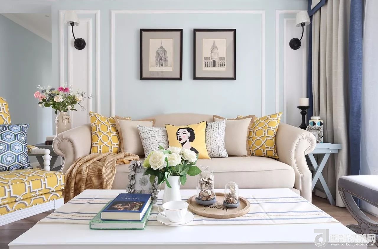 沙發(fā)背景墻選對(duì)裝飾畫(huà)，才能美了整個(gè)客廳空間！