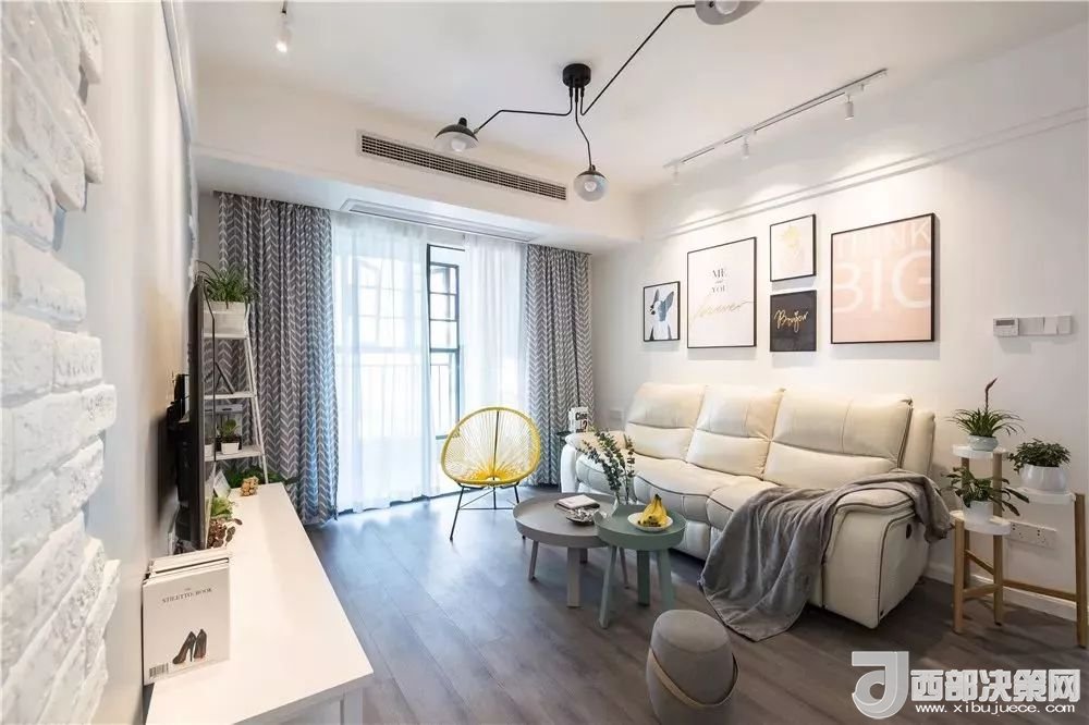 沙發(fā)背景墻選對(duì)裝飾畫(huà)，才能美了整個(gè)客廳空間！