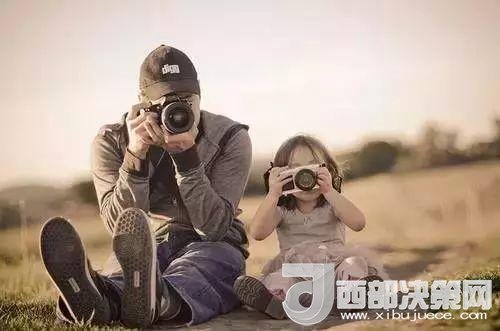 “曾子殺豬”故事在前，最近又有《父母說好考了90分就去看海，被爽約后女孩離家出走》新聞在后。父母如果自己的行為“打臉”了，又怎么能在孩子面前掌握教育的主動(dòng)權(quán)。