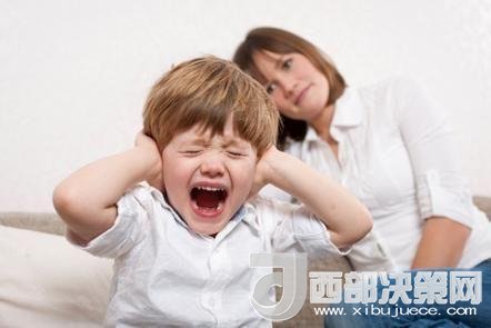 這時(shí)孩子可能會一直哭，甚至觀察父母的反應(yīng)。父母這時(shí)候可以讓他哭，哭累了自然就會停下，要讓孩子明白“鬧起來沒道理我不會心疼你”。