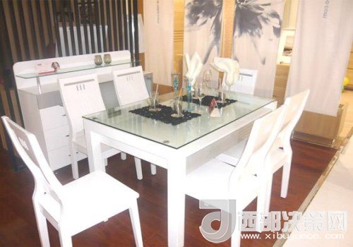 喜歡白色餐桌 但椅子該如何搭配？