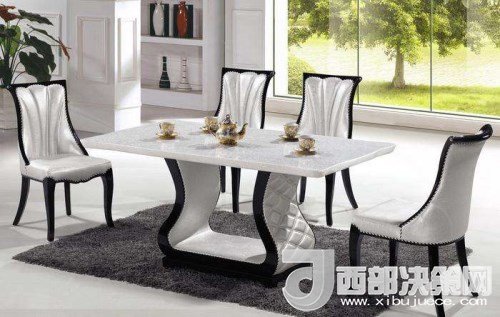 喜歡白色餐桌 但椅子該如何搭配？