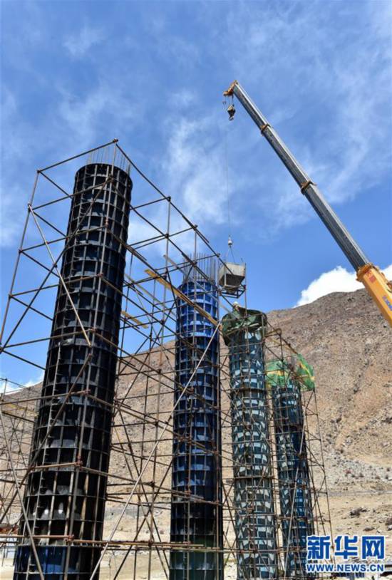 (經(jīng)濟)(2)西藏立體交通網(wǎng)絡(luò)展新顏