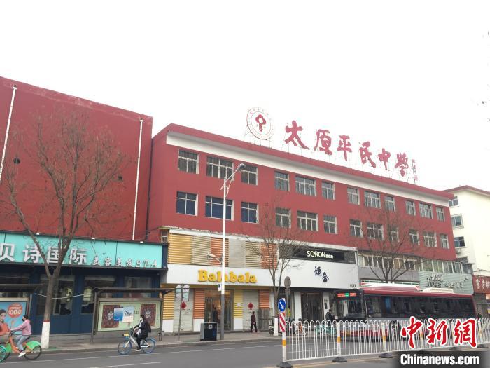 所有師生實(shí)行“日報(bào)告”“零報(bào)告”制度，確保開學(xué)后校園衛(wèi)生安全?！「呷鸱?攝