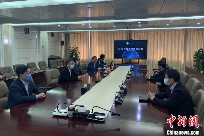 寧夏大學(xué)2020年春季首場綜合類“網(wǎng)絡(luò)雙選會”現(xiàn)場?！±钆迳?攝