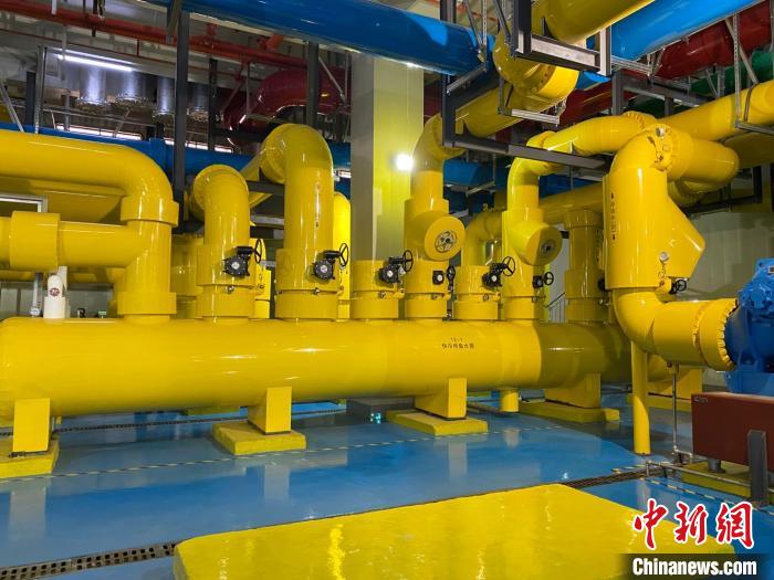 圖為中國移動云南數(shù)據(jù)中心冷卻系統(tǒng)。　王旌亞 攝