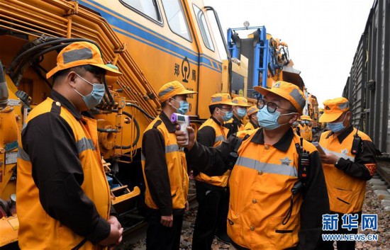 (社會)(1)鐵路線路整治:白天與黑夜的堅守