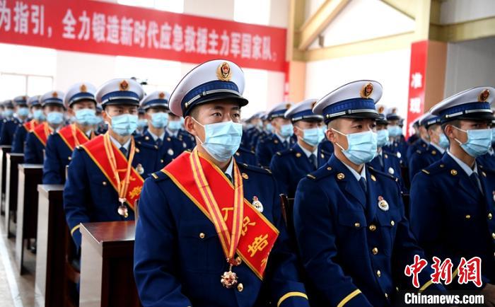 授銜表彰儀式現(xiàn)場?！⒅铱?攝