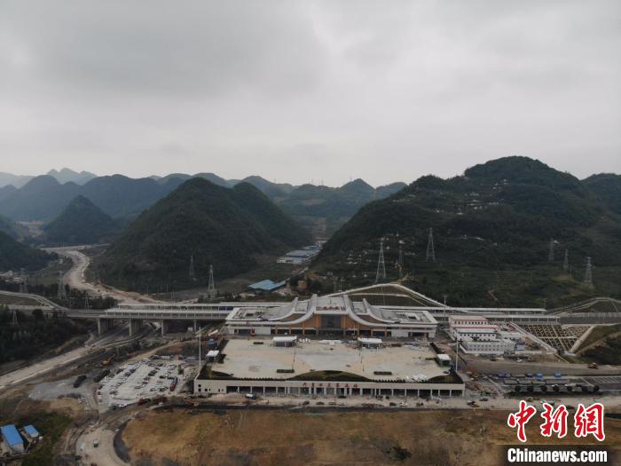 貴州省首條城際高速鐵路——安六鐵路開始聯(lián)調(diào)聯(lián)試。中國鐵路成都局集團(tuán)公司供圖