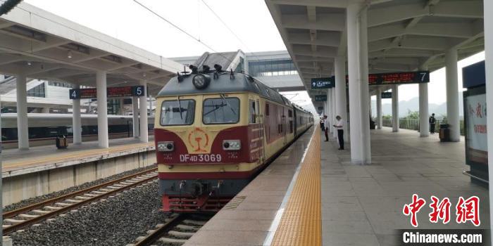 貴州省首條城際高速鐵路——安六鐵路開始聯(lián)調(diào)聯(lián)試。中國鐵路成都局集團(tuán)公司供圖