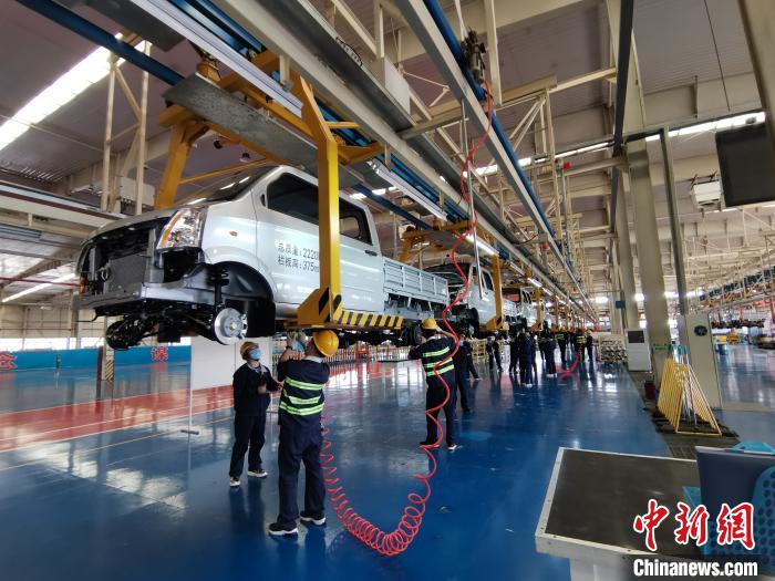 4月初，成功汽車全面復(fù)工復(fù)產(chǎn)。尤其是隨著疫情得到控制，該公司的生產(chǎn)力度也不斷加大?！「唢w 攝