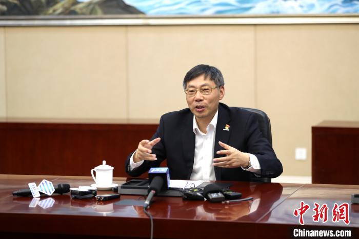 近日，全國人大代表、浪潮集團(tuán)董事長兼CEO孫丕恕接受媒體采訪。浪潮集圖供圖