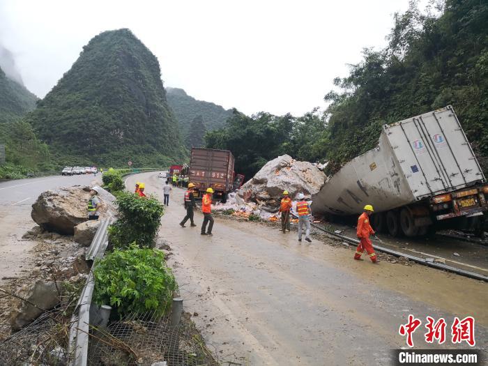 事故現(xiàn)場?！↑S鵬 攝