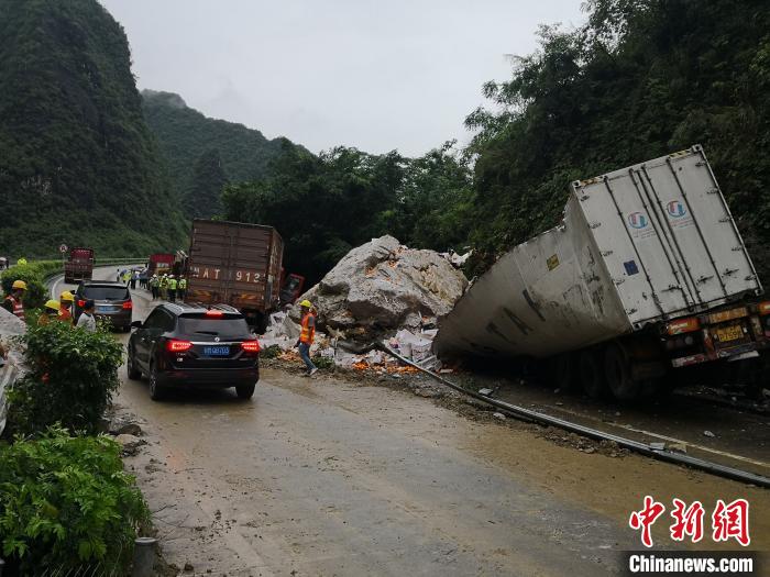 事故現(xiàn)場?！↑S鵬 攝