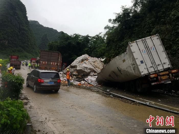 事故現(xiàn)場?！↑S鵬 攝