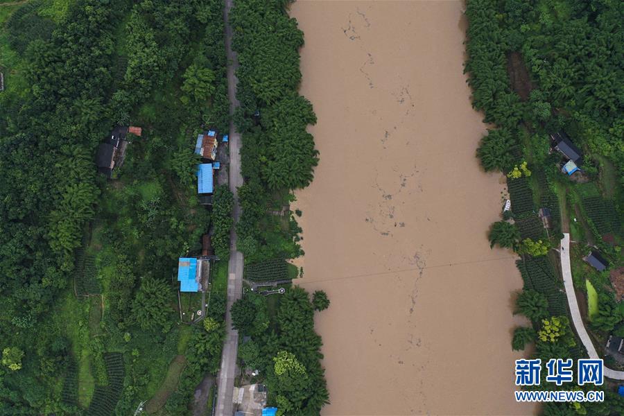 (在習(xí)近平新時代中國特色社會主義思想指引下——新時代新作為新篇章·習(xí)近平總書記關(guān)切事·圖文互動)(6)戰(zhàn)洪魔 保安全——近期防汛救災(zāi)熱點觀察