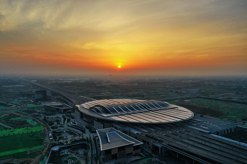 這是2021年7月1日拍攝的京雄城際鐵路雄安站。