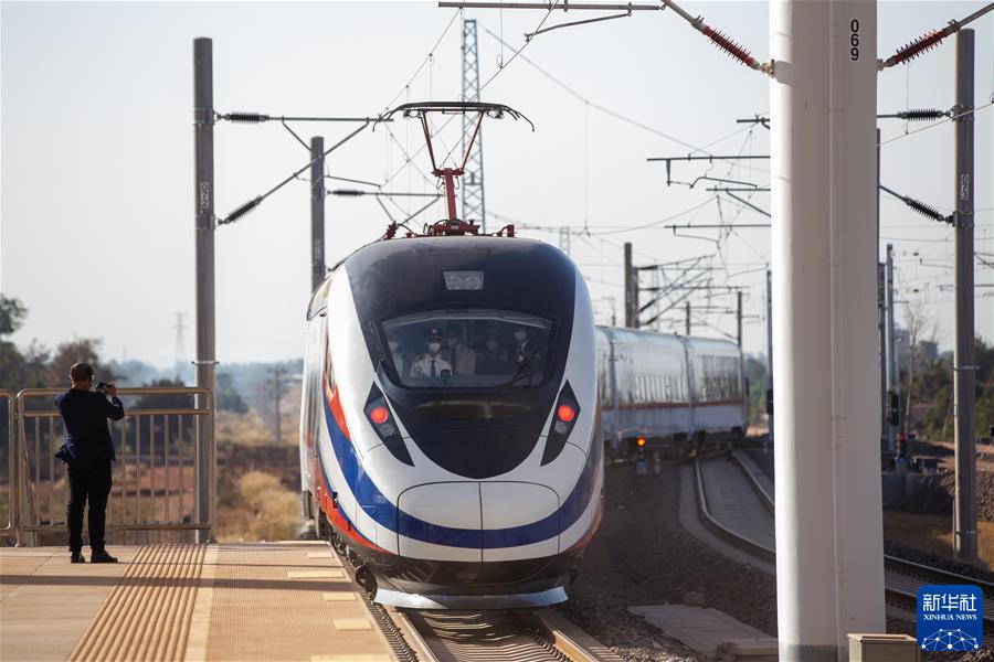 （新華全媒頭條·圖文互動(dòng)）（12）鯤鵬展翅九萬里——以習(xí)近平同志為核心的黨中央引領(lǐng)中華民族邁向偉大復(fù)興述評