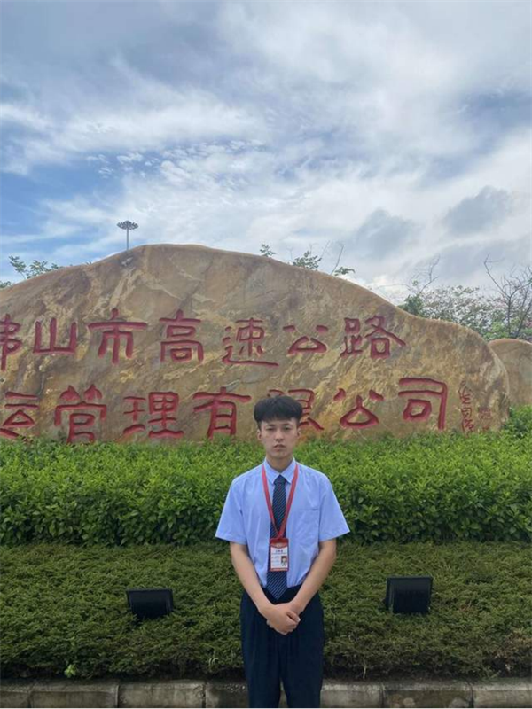 追夢——優(yōu)秀畢業(yè)生風采