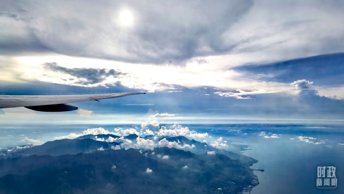 △空中俯瞰巴厘島。(總臺央視記者馬亞陽拍攝)