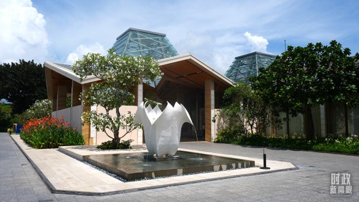 △中美元首舉行會晤的會議樓。(總臺央視記者劉琦拍攝)