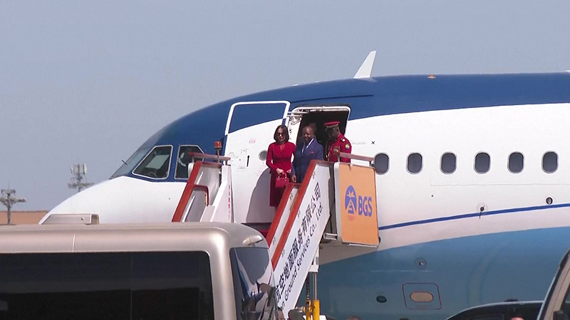 2023年4月18日，北京，加蓬總統(tǒng)阿里·本·邦戈·翁丁巴抵達(dá)北京，正式開啟四天的訪華之旅。