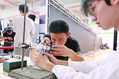 激勵(lì)創(chuàng)新，樹立“強(qiáng)國有我”鴻鵠志